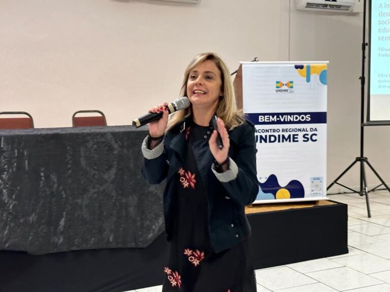 Fraiburgo/SC recebe Encontro Regional da Undime-SC com casa lotada e apresentação artística-cultural do município