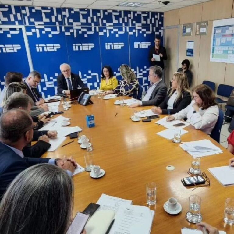 Undime-SC presente em reunião para fortalecimento dos sistemas estaduais de avaliação com o Inep