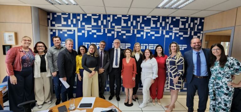 Undime discute articulação entre os Sistemas de Avaliação da Educação Básica em reunião com Inep