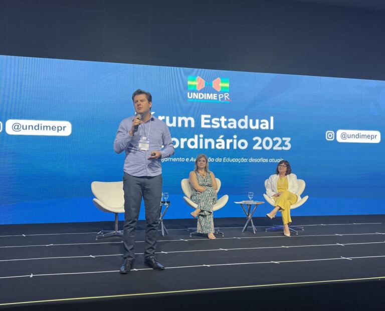 Presidente aponta a gestão democrática como reflexo da qualidade de ensino em apresentação no Fórum Estadual da Undime, no Paraná