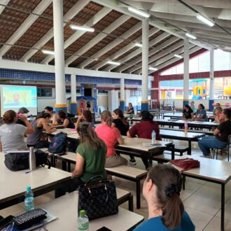 Palestra de abertura do ano letivo com Geraldo Peçanha de Almeida mobilizou redes municipais de ensino de Santa Catarina