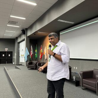 Apresentação de estudantes da rede municipal de Criciúma marca a abertura do Encontro Regional da Undime-SC na Região da AMREC