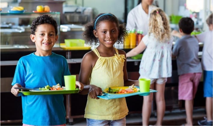 Educação brasileira comemora 15 anos da Lei da Alimentação Escolar