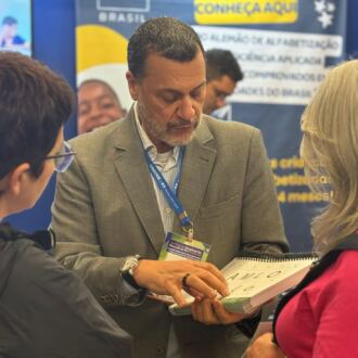 Delegação catarinense presente na abertura do Fórum Estadual de Educação e Alfabetização do Rio Grande do Sul