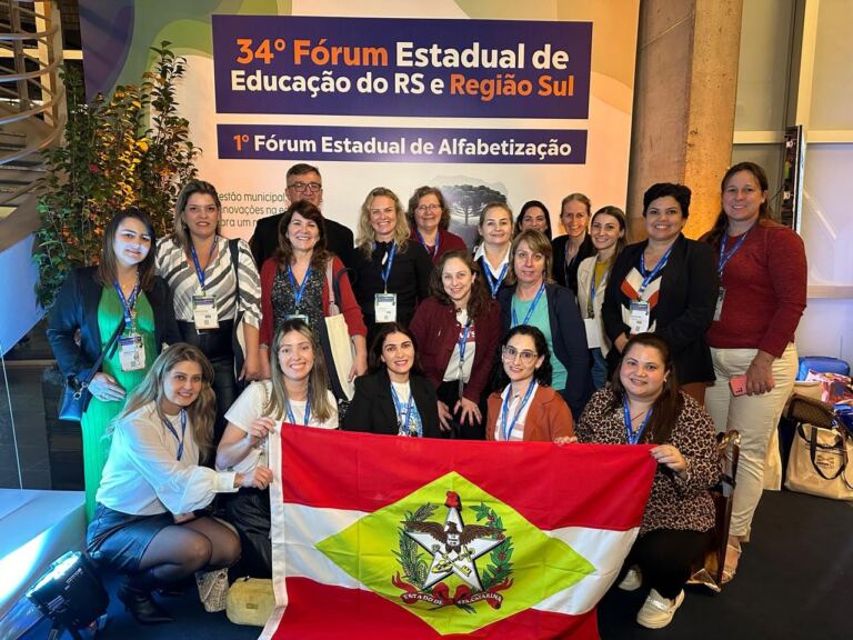 Delegação catarinense presente na abertura do Fórum Estadual de Educação e Alfabetização do Rio Grande do Sul