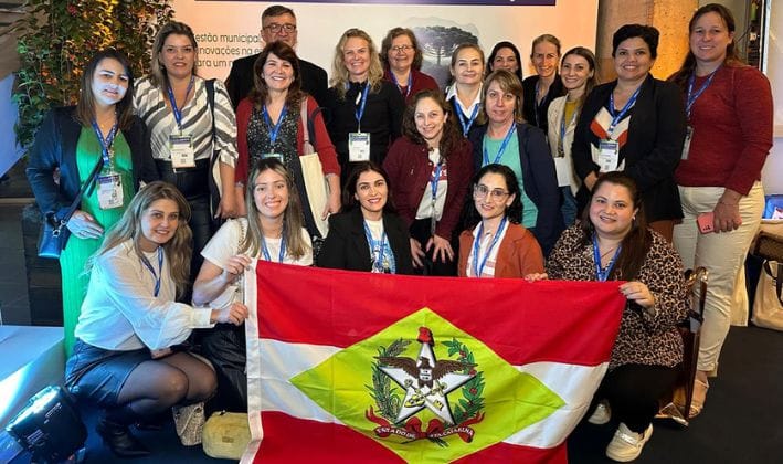 Delegação catarinense presente na abertura do Fórum Estadual de Educação e Alfabetização do Rio Grande do Sul