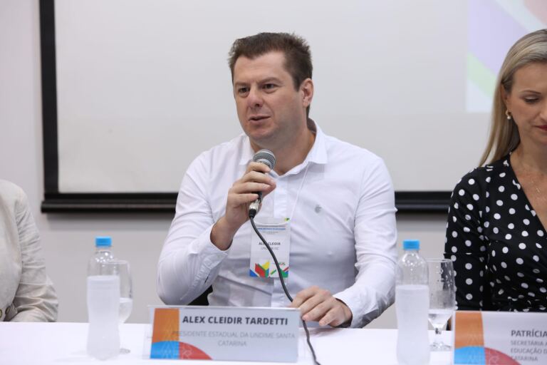 Undime SC presente no encontro que discute Planos Decenais de Educação