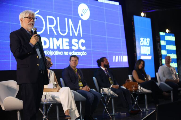 Colaboração no centro do diálogo entre as instituições educacionais e órgãos de controle catarinenses