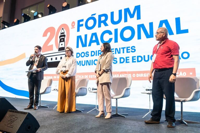 Fórum Nacional: valorização, formação, piso, carreira e condições de trabalho do professor é tema de painel