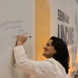 Recepção acolhedora e apresentações artísticas marcam a abertura do Seminário Undime-SC