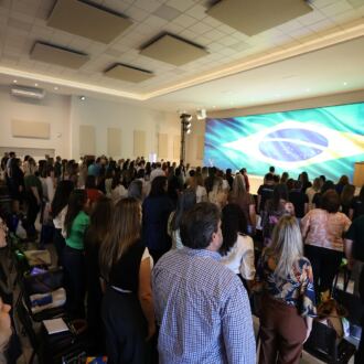 Recepção acolhedora e apresentações artísticas marcam a abertura do Seminário Undime-SC