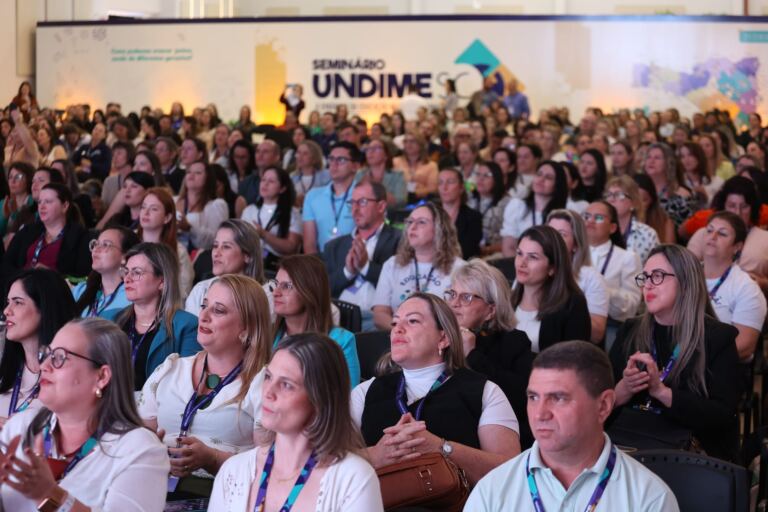 Palestra de abertura destaca a “aula” como ponte entre gerações e prende a atenção dos mais de 650 participantes