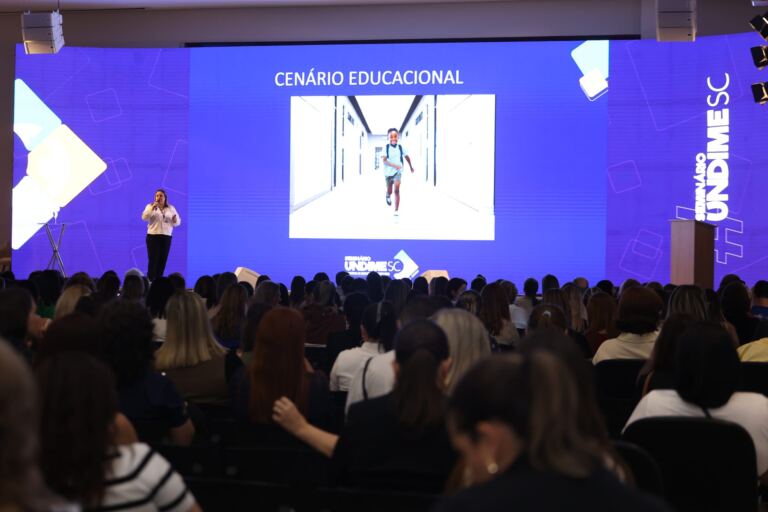 Municípios devem assumir o compromisso com a recomposição das aprendizagens, alerta especialista