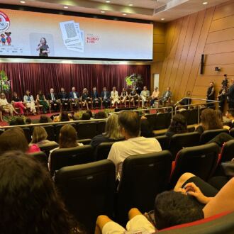 Undime-SC marca presença na cerimônia de premiação das escolas referência em alfabetização