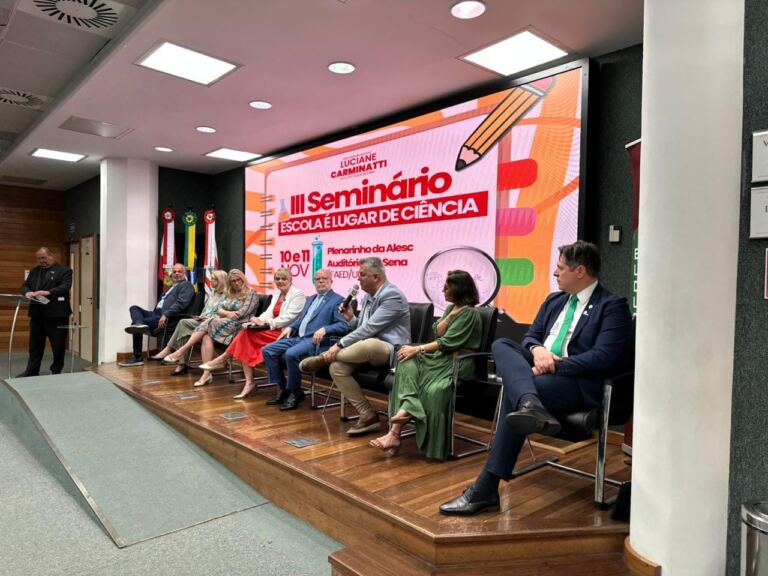 Undime-SC participa de abertura do 3º Seminário Escola é Lugar de Ciência na Alesc