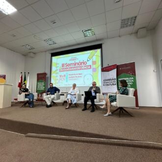 Presidente da Undime-SC destaca a curiosidade na promoção da ciência desde a educação infantil, em evento na Udesc