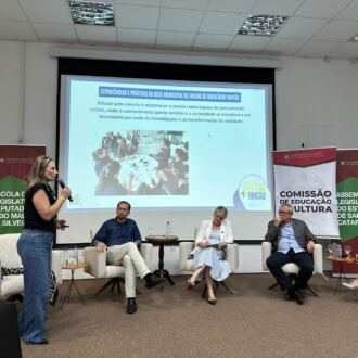 Presidente da Undime-SC destaca a curiosidade na promoção da ciência desde a educação infantil, em evento na Udesc