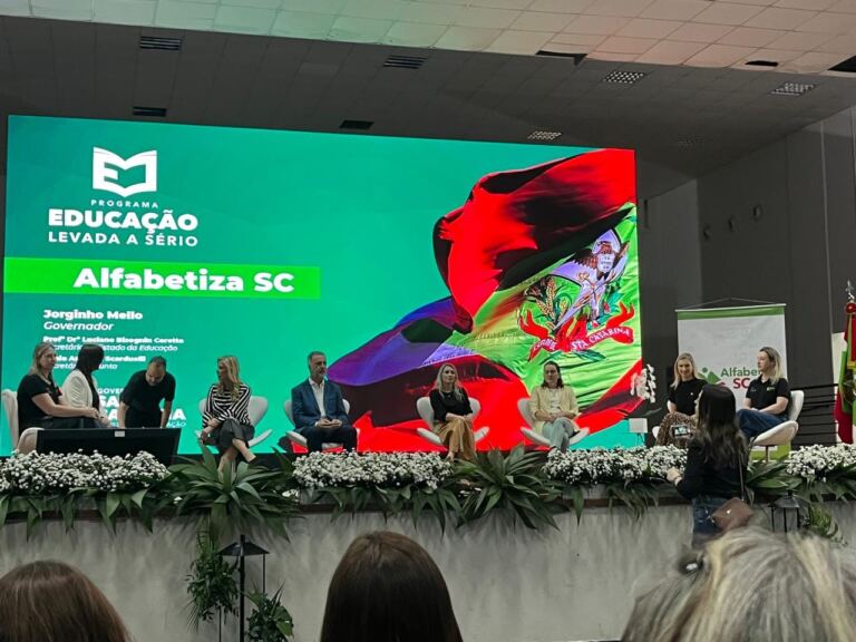 Undime-SC marca presença em evento formativo que visa fortalecer política de alfabetização no Estado