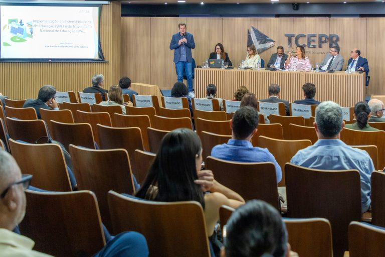 Undime participa de debate sobre implementação do Sistema Nacional de Educação e do novo Plano Nacional de Educação