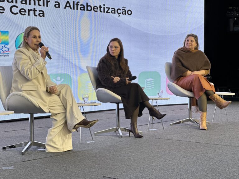 Presidente participa de mesa institucional da Região Sul em Fórum da Undime-RS, em Porto Alegre