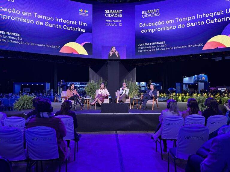 Presidente da Undime-SC destaca avanços e desafios da educação em tempo integral durante o Summit Cidades 2026