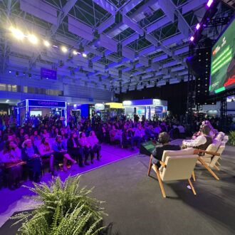 Presidente da Undime-SC destaca avanços e desafios da educação em tempo integral durante o Summit Cidades 2026