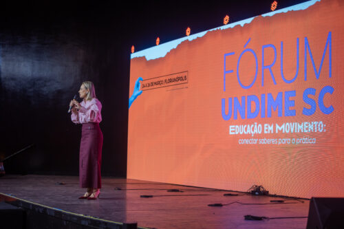 Recepção afetiva e espetáculo musical marcam a abertura do Fórum Undime SC 2026