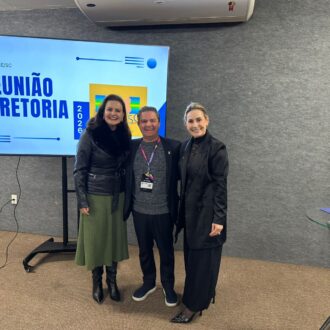Undime-SC encerra programação no Summit Cidades 2026 com assinatura de acordo inédito e reunião ampliada da diretoria