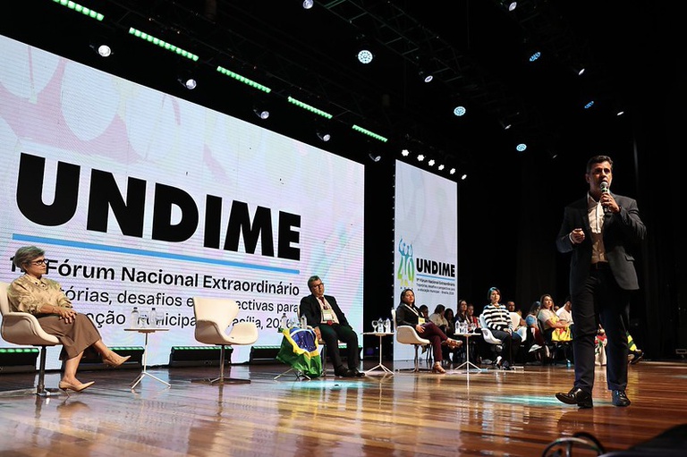 MEC discute educação com dirigentes municipais