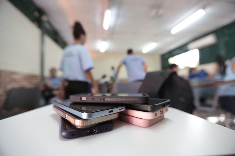 Pesquisa nacional do MEC avalia impacto da lei de celulares