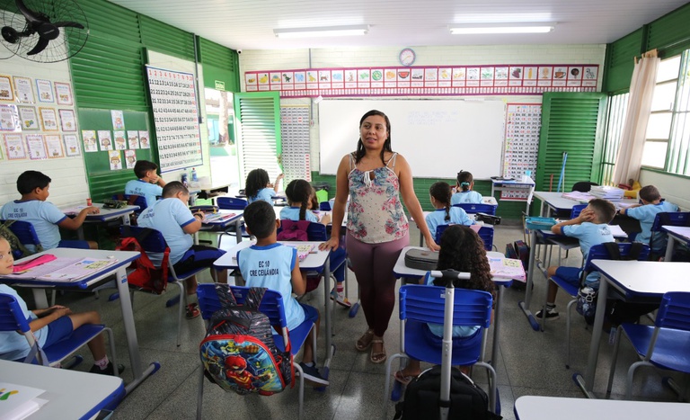 Aberta consulta sobre formação continuada de professores