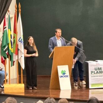 Ciclo de Seminários do Plano Estadual de Educação de SC encerra etapa regional em Itajaí