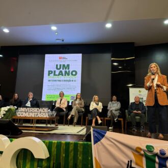 Ciclo de Seminários do Plano Estadual de Educação de SC encerra etapa regional em Itajaí
