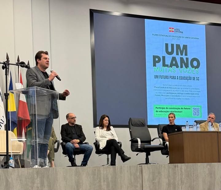 Ciclo de Seminários do Plano Estadual de Educação de SC encerra etapa regional em Itajaí